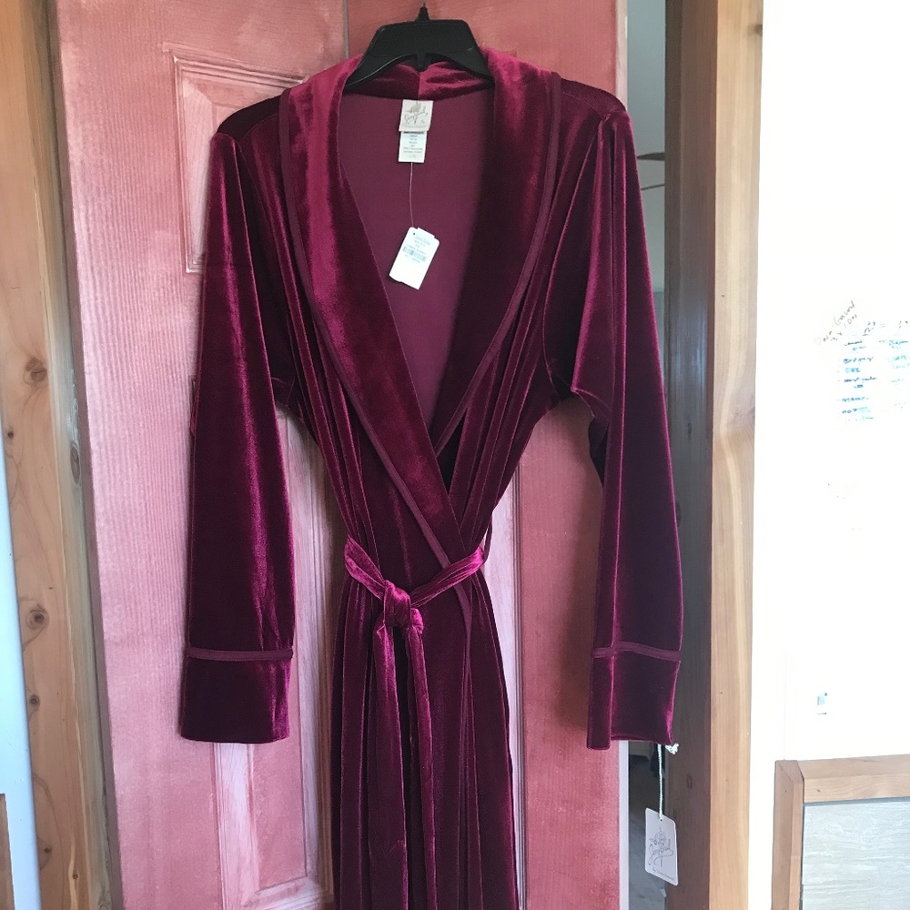 Jonquil by Diane Samandi Velvety Burgundy Robe L